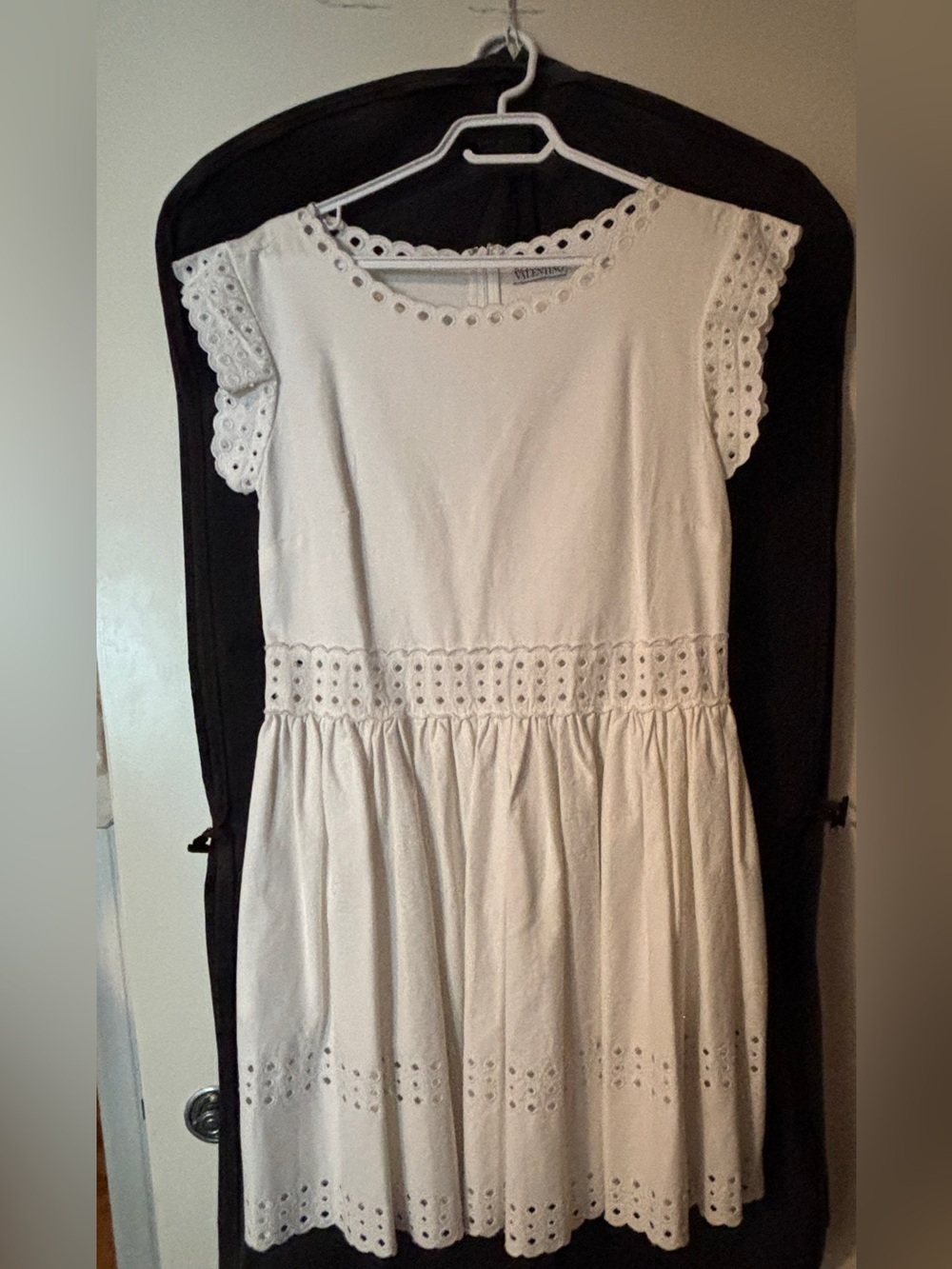 RED Valentino Woman’s White Eyelet Cotton Dress
Size 44 EUR
Excellent condition